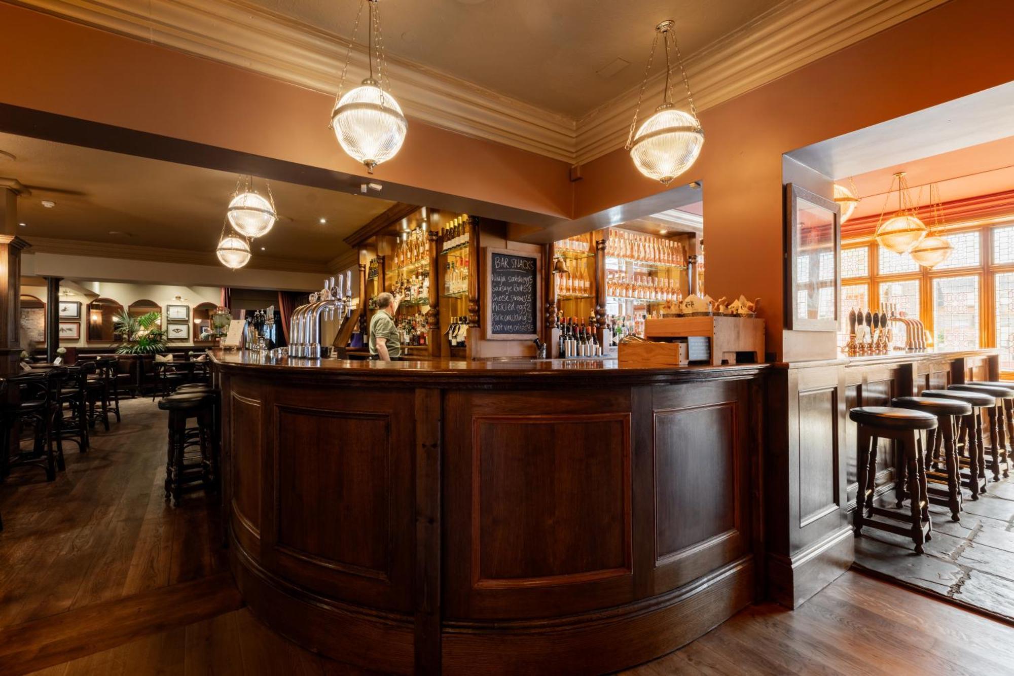 Crown Hotel Chertsey Exterior foto