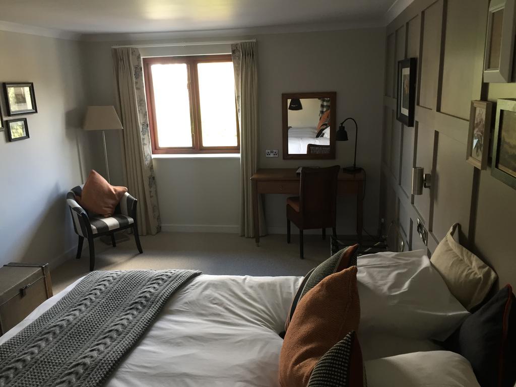 Crown Hotel Chertsey Habitación foto