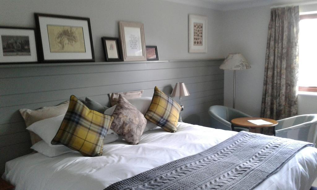 Crown Hotel Chertsey Habitación foto