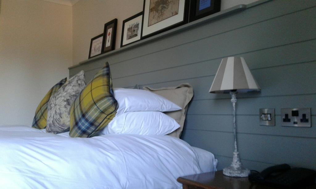 Crown Hotel Chertsey Habitación foto