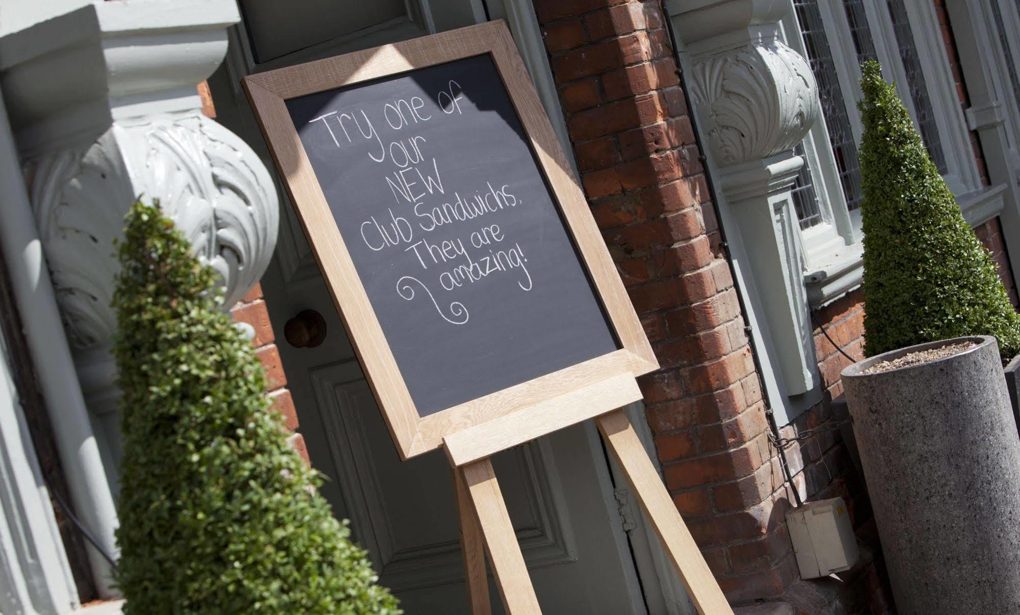 Crown Hotel Chertsey Exterior foto